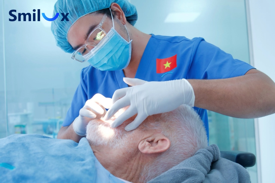 Khi trụ tích hợp với xương, khách hàng sẽ tiến hành gắn mão sứ để hoàn tất quy trình trồng răng Implant