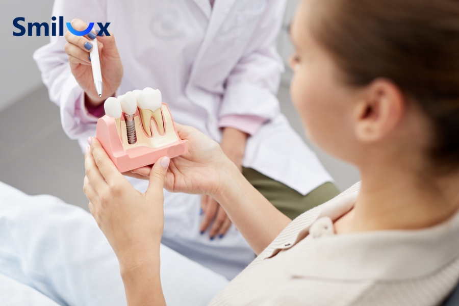 Bệnh nhân nên vệ sinh răng miệng đúng cách và tái khám định kỳ để bác sĩ theo dõi tình trạng Implant
