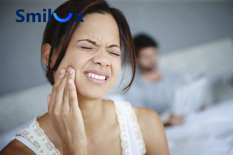 Cầu răng sứ bị hở thường gây ê buốt kể cả khi không ăn nhai
