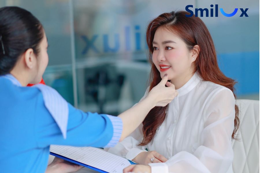 Thăm khám trau đổi, đánh giá tổng quan về tình trạng răng miệng