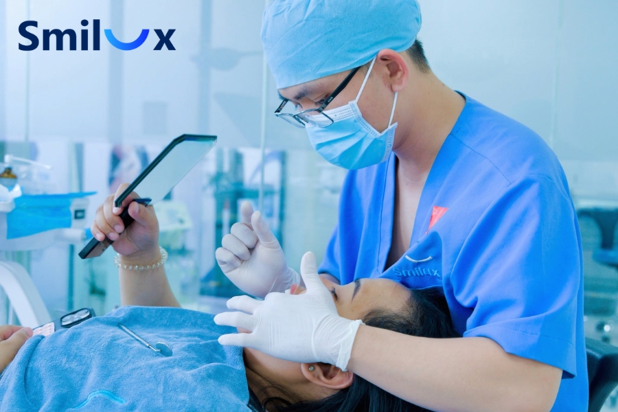 Quy trình bọc răng sứ cho răng cửa tại nha khoa Smilux